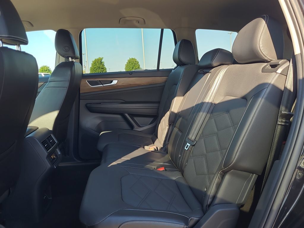 Used 2024 Volkswagen Atlas SE FWD image 13
