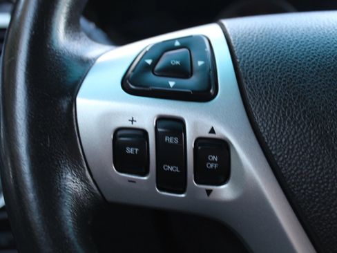 Used 2013 Ford Explorer XLT image 29