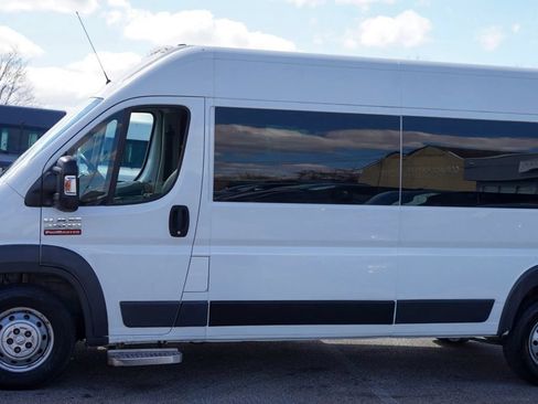 Used 2016 RAM ProMaster 2500 w/ Premium Appearance Group FWD image 4