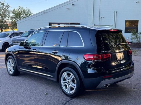 Used 2023 Mercedes-Benz GLB 250 4MATIC w/ Premium Package image 4