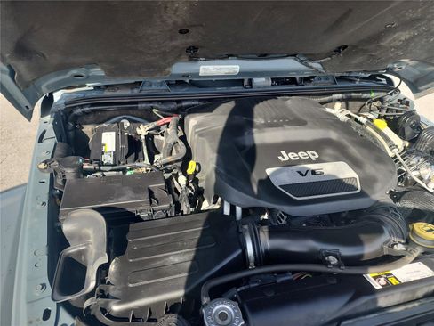 Used 2015 Jeep Wrangler Unlimited Sahara w/ Connectivity Group image 13