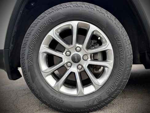 Used 2014 Jeep Grand Cherokee Limited w/ Mopar Chrome Edition Group AWD/4WD image 18