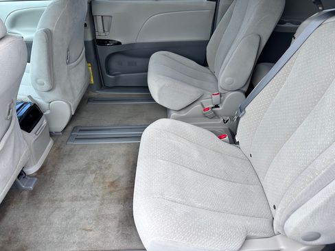 Used 2014 Toyota Sienna LE FWD image 6