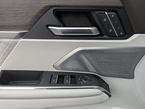 Used 2024 GMC Acadia Denali w/ Super Cruise Package image 16