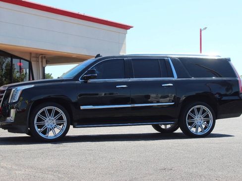 Used 2016 Cadillac Escalade ESV Luxury RWD image 6
