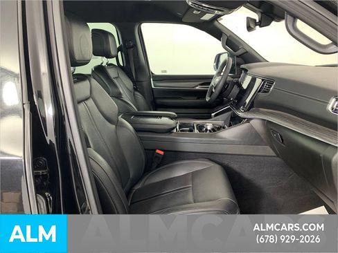Used 2023 Jeep Wagoneer Series II AWD/4WD image 34
