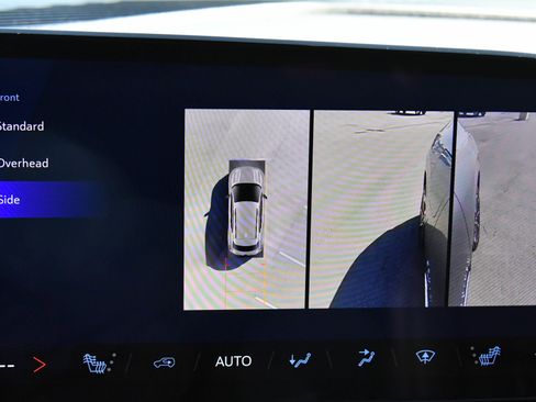 Used 2025 Chevrolet Equinox EV LT w/ Convenience Package image 25