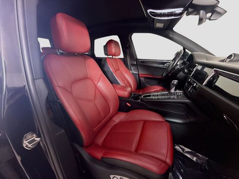 Used 2020 Porsche Macan S w/ Premium Package Plus image 28