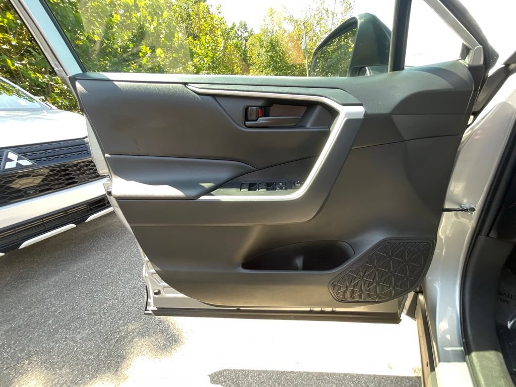Used 2025 Toyota RAV4 LE FWD image 8