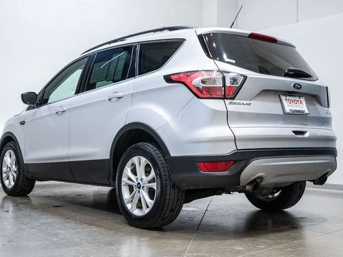 Used 2017 Ford Escape SE w/ Equipment Group 201A image 7