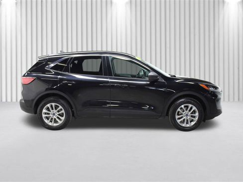 Used 2022 Ford Escape SE w/ Cold Weather Package image 2