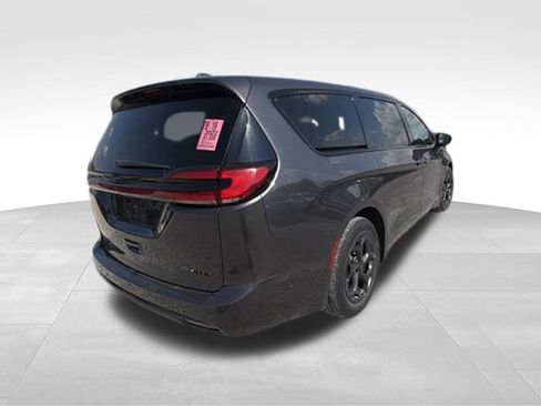 Used 2022 Chrysler Pacifica Touring-L w/ Uconnect Theater Family Group FWD image 36