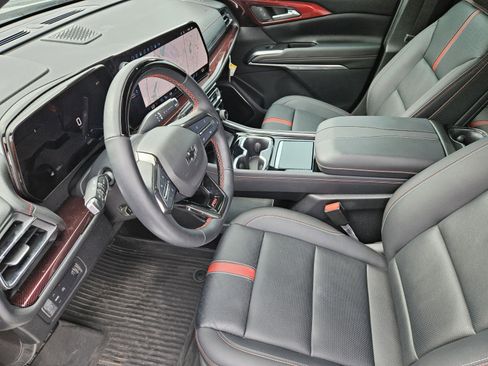 Used 2024 Chevrolet Traverse RS w/ LPO, Floor Liner Package FWD image 11