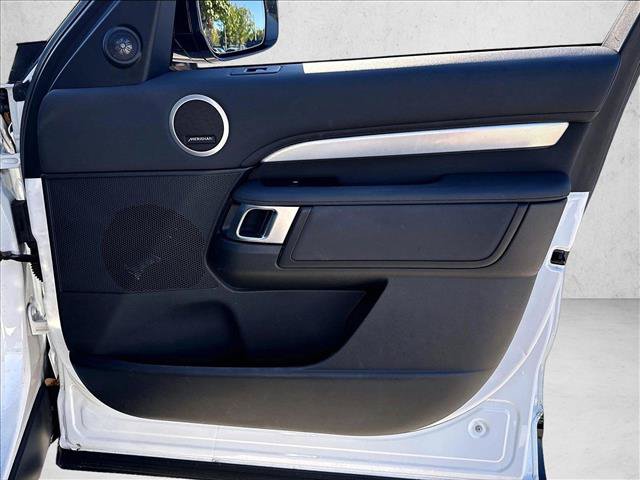 Used 2020 Land Rover Discovery Landmark AWD/4WD image 18