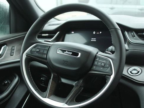 New 2025 Jeep Grand Cherokee L Limited w/ Luxury Tech Group II AWD/4WD image 6