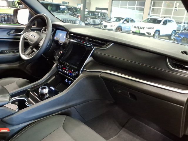 Used 2024 Jeep Grand Cherokee L Laredo w/ Luxury Tech Group I AWD/4WD image 22