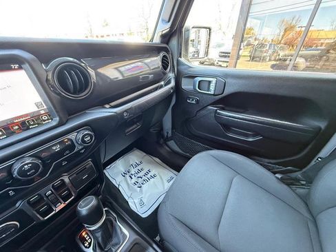 Used 2022 Jeep Gladiator Sport AWD/4WD image 25