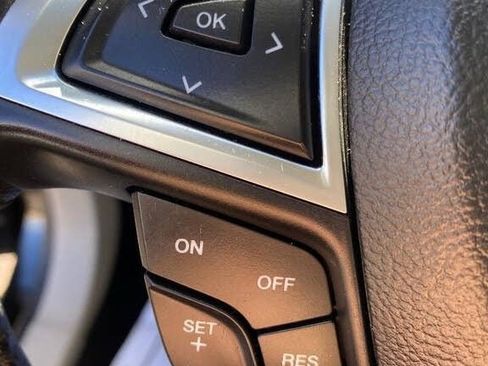 Used 2018 Ford Fusion SE w/ Fusion SE Technology Package image 19