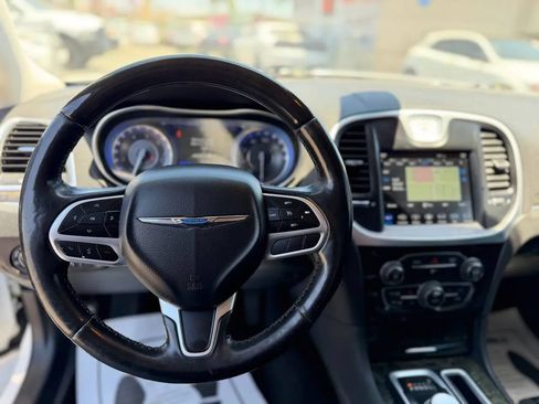 Used 2019 Chrysler 300 Limited RWD image 57