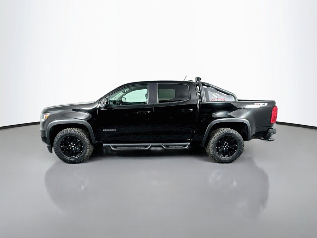 Used 2016 Chevrolet Colorado Z71 AWD/4WD image 2