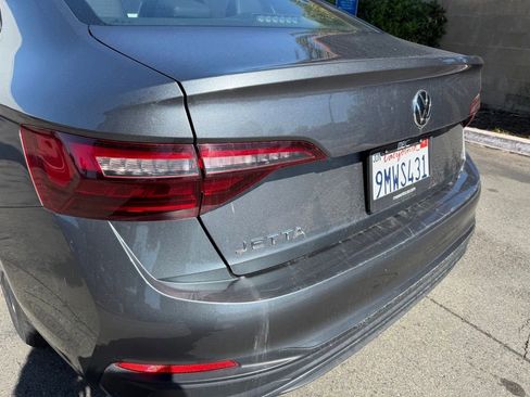 Used 2024 Volkswagen Jetta SE FWD image 10