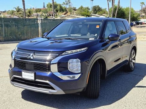 Used 2025 Mitsubishi Outlander SE image 13