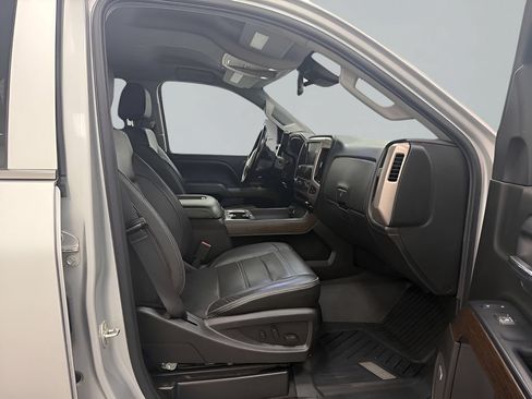 Used 2019 GMC Sierra 2500 Denali w/ Duramax Plus Package AWD/4WD image 10