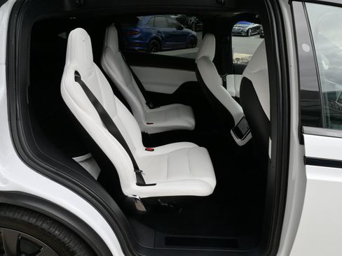 Used 2022 Tesla Model X image 42