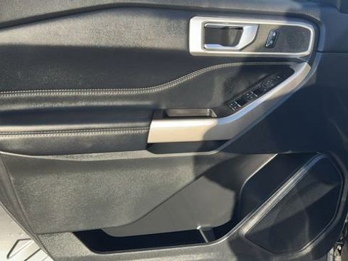 Certified 2022 Ford Explorer XLT w/ Equipment Group 202A image 9