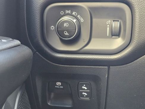 New 2026 RAM 1500 4x4 Crew Cab image 15