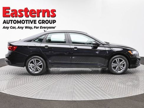 Used 2024 Volkswagen Jetta SE FWD image 4