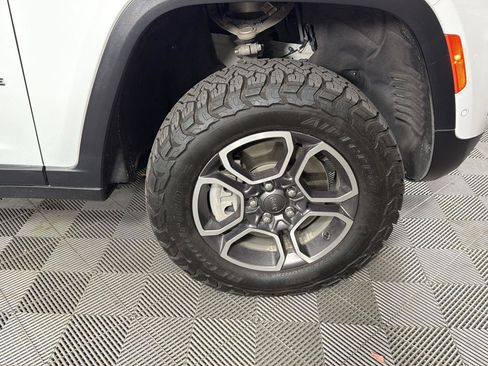 Used 2023 Jeep Grand Cherokee Trailhawk w/ Advanced Protech Group II AWD/4WD image 12