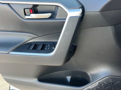 Used 2025 Toyota RAV4 XLE image 22