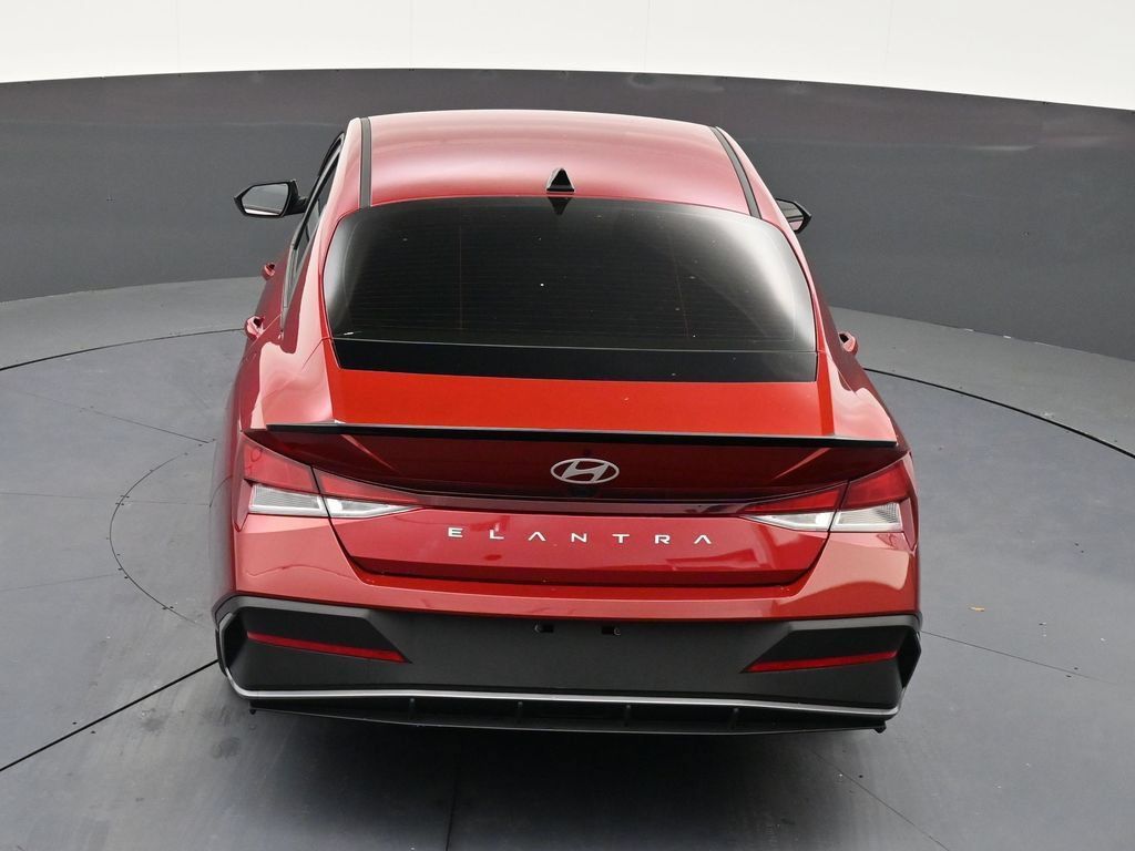 Used 2025 Hyundai Elantra Sport FWD image 15