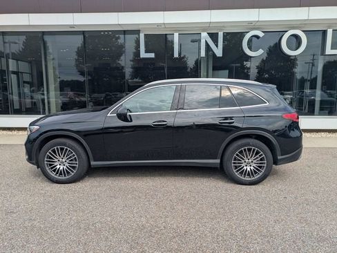 Used 2025 Mercedes-Benz GLC 300 4MATIC image 3