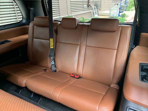 Used 2010 Toyota Sequoia Platinum RWD image 37