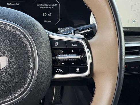 Certified 2025 Kia Sorento SX Prestige w/ Olive Brown Leather Package image 35