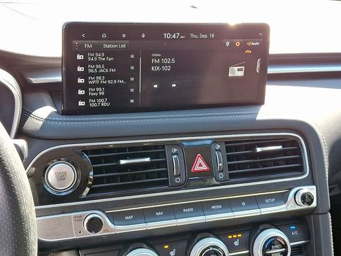 Used 2023 Genesis G70 2.0T image 18