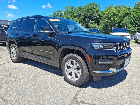 Used 2023 Jeep Grand Cherokee L Limited AWD/4WD image 2