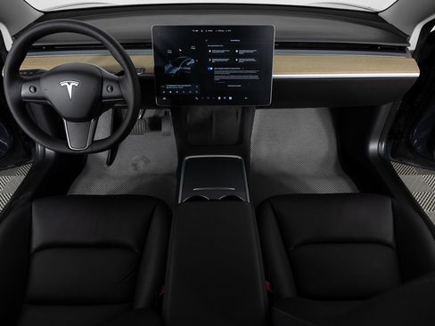 Used 2021 Tesla Model 3 Standard Range image 32