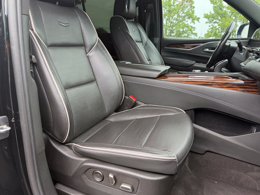 Used 2023 Cadillac Escalade ESV Premium Luxury AWD/4WD image 11