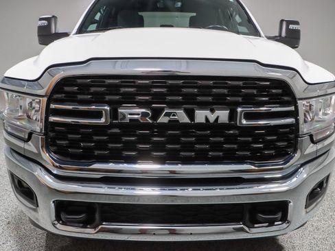 Used 2024 RAM 2500 Big Horn AWD/4WD image 4