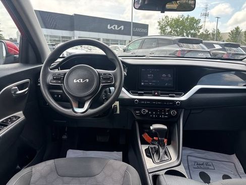 Used 2022 Kia Niro LX FWD image 15