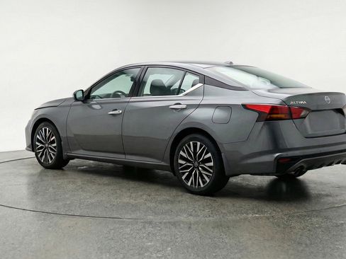 Used 2025 Nissan Altima 2.5 SV image 6