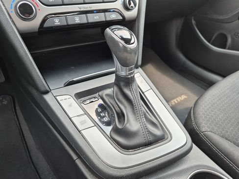Used 2018 Hyundai Elantra Value Edition FWD image 15