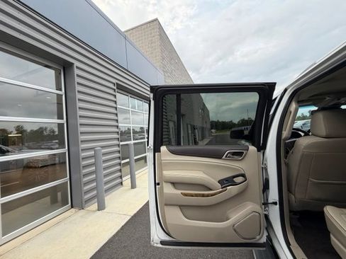 Used 2017 GMC Yukon XL Denali w/ Open Road Package AWD/4WD image 15