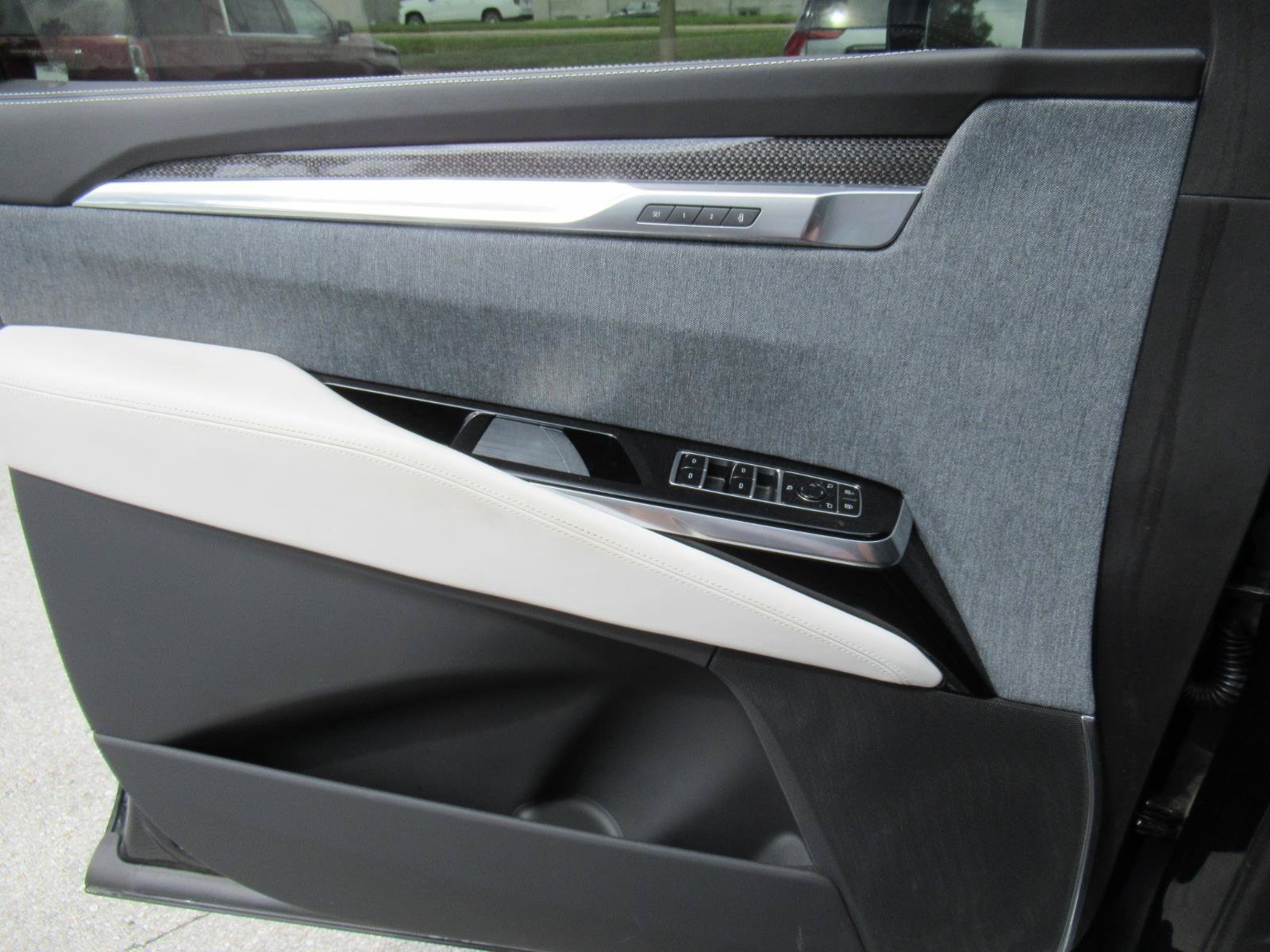 Certified 2025 Cadillac Escalade V AWD/4WD image 24