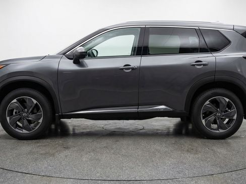 Used 2025 Nissan Rogue SV image 5