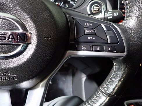 Used 2020 Nissan Rogue SV image 31