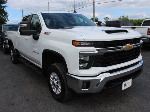 Used 2024 Chevrolet Silverado 2500 LT w/ Convenience Package AWD/4WD image 9